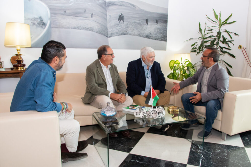 El presidente de la Diputación de Cáceres recibe al Club Senior de Extremadura para abordar la evolución de grandes proyectos industriales