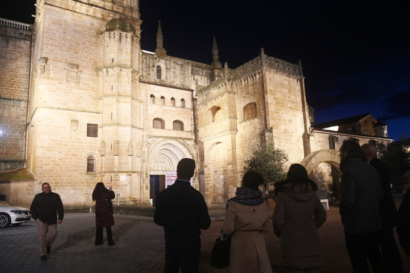 La Catedral de Coria se viste con un nuevo alumbrado ornamental