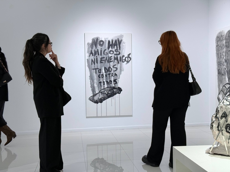 El artista Pablo Bellot reflexiona en la Sala de Arte El Brocense sobre la (in)comunicación contemporánea