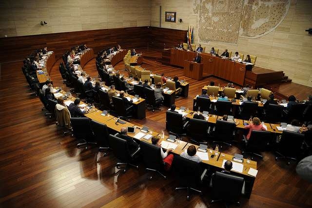 El proyecto de presupuestos de Extremadura para 2016 queda rechazado y será devuelto a la Junta