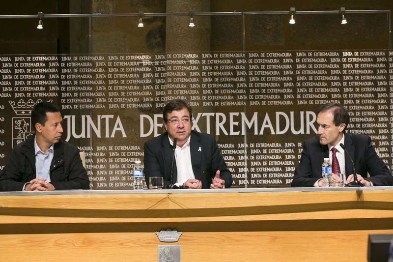 La Junta de Extremadura, Liberbank y APNABA trabajarán de manera conjunta a favor de las personas con autismo