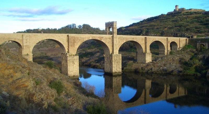 El borrador de Presupuestos de la Junta incluye una partida de 12,2 millones en 4 años para un nuevo puente en Alcántara