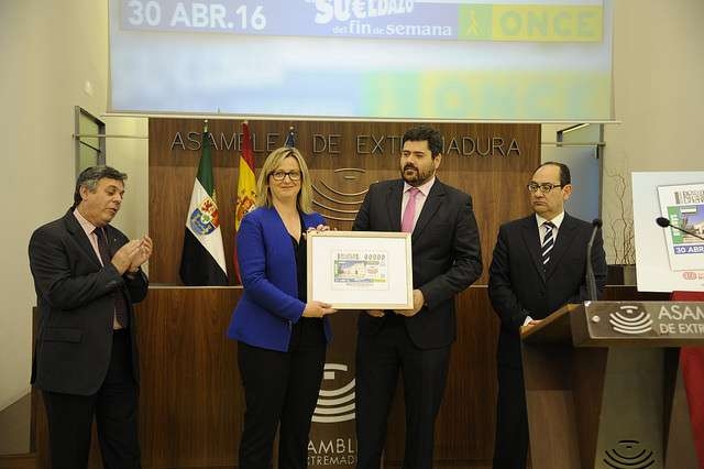 La ONCE pondrá a la venta este sábado 5,5 millones de cupones dedicados a la Asamblea de Extremadura