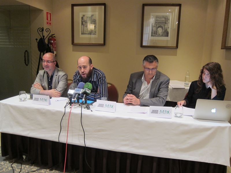 La Asociación Audiovisual de Extremadura señala que la deuda del canal público pone en ''duda el desarrollo'' del sector