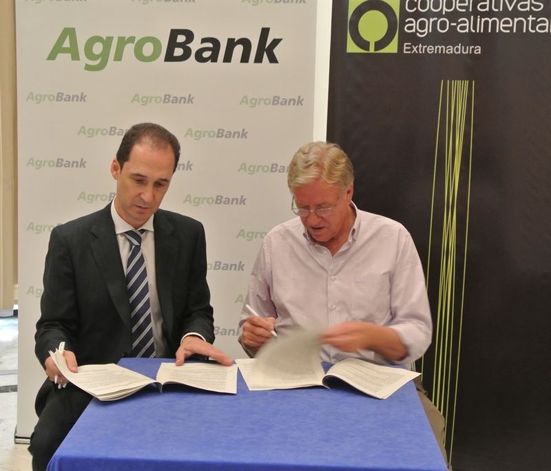 Cooperativas Agroalimentarias y CaixaBank renuevan su acuerdo para ''facilitar'' la financiación al sector en Extremadura