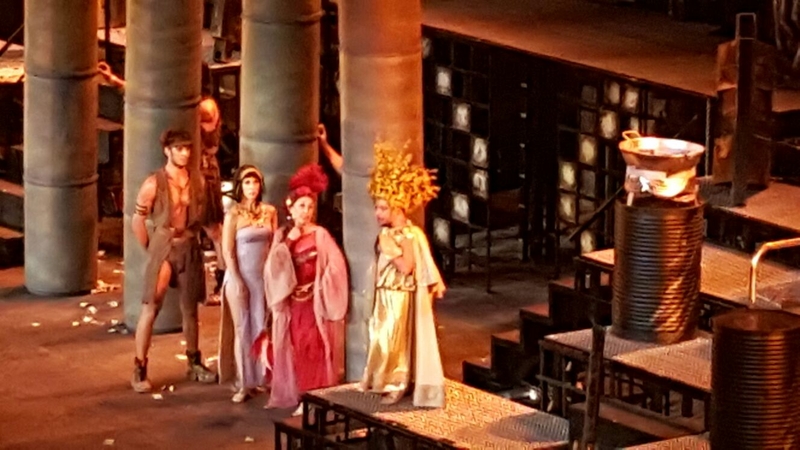 La comedia triunfa en el Teatro Romano gracias a los líos amorosos de 'Los hilos de Vulcano'