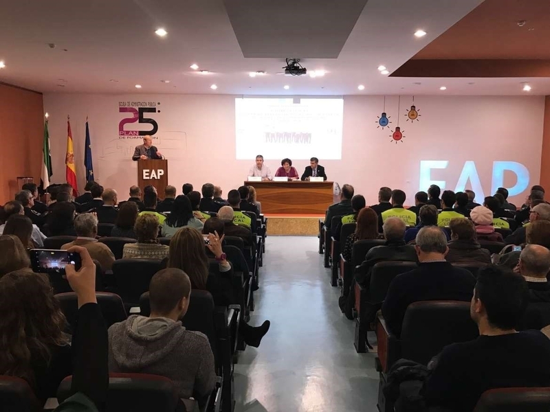 Begoña García resalta la importancia de la Policía Local en la entrega de nuevos despachos