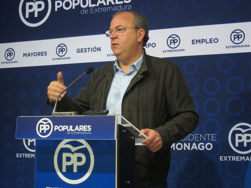 Monago presenta su precandidatura a la reelección como presidente del PP extremadura con 1.018 avales