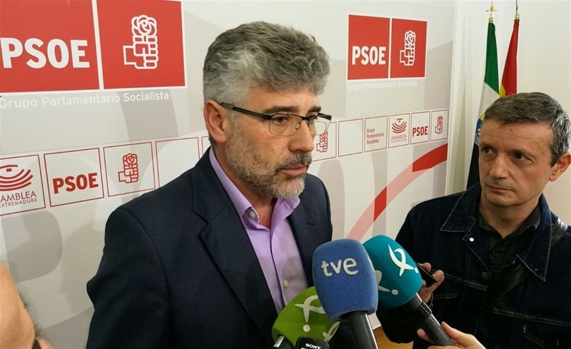 El PSOE en Extremadura defiende la ecotasa y critica que el Gobierno de España proteja a las grandes empresas
