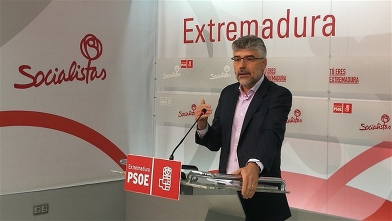 El PSOE extremeño cree ''reaccionaria'' la ''derecha'' de Rajoy porque ''perjudica'' a la región en el AVE y en materia social