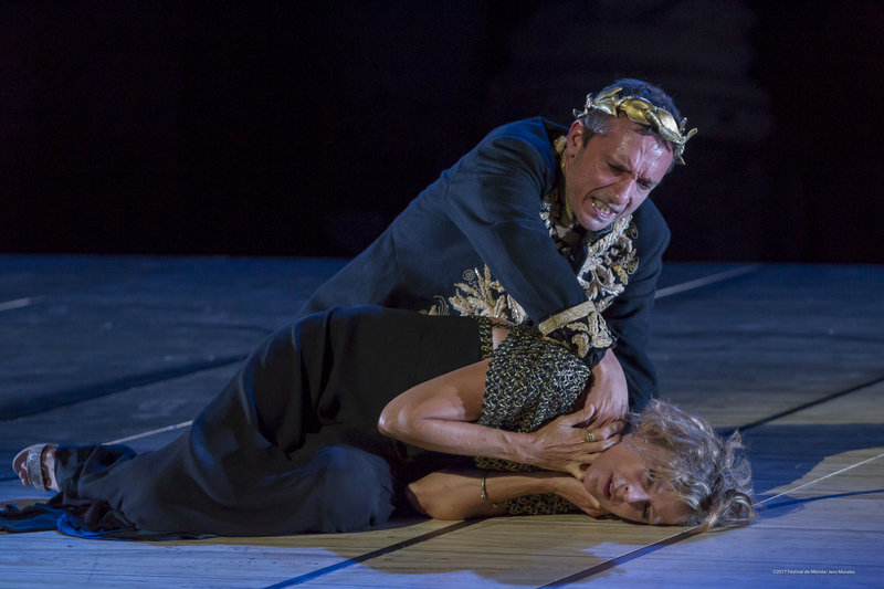 La tiranía de un Calígula obsesionado con lo imposible estremece al  público del Teatro Romano de Mérida