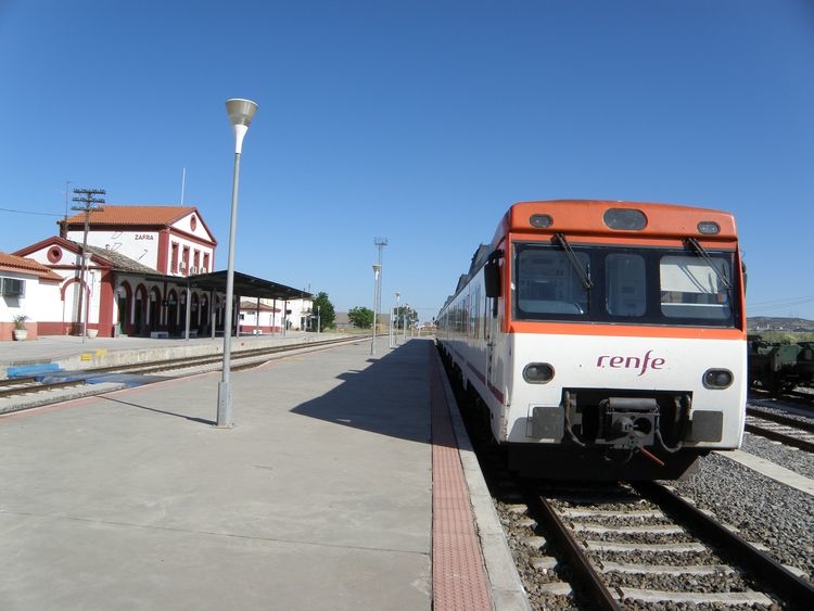 Adif adjudica el servicio de suministro de combustible para vehículos ferroviarios en la estación de Zafra