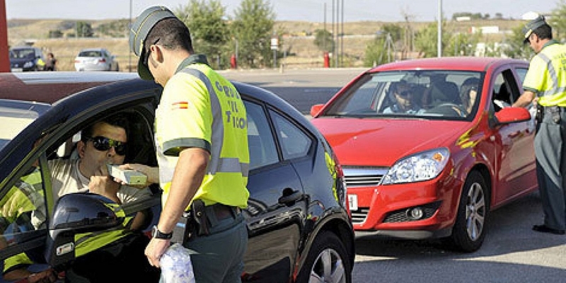 Tráfico hará más de 4.000 controles de alcohol y drogas a conductores en Extremadura durante el puente