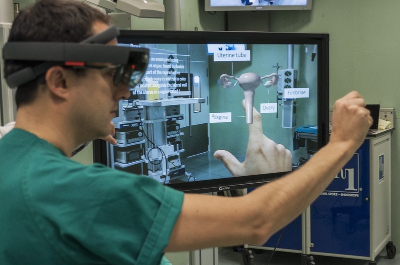 El Centro de Cirugía de Mínima Invasión emplea las gafas de realidad mixta HoloLens para formación y entrenamiento en cirugía urológica