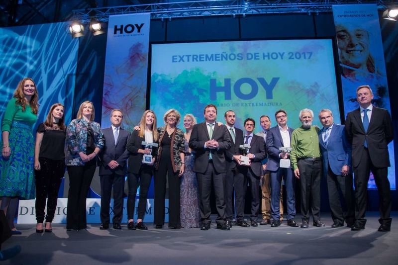 Fernández Vara asiste a la entrega de los premios Extremeños de HOY