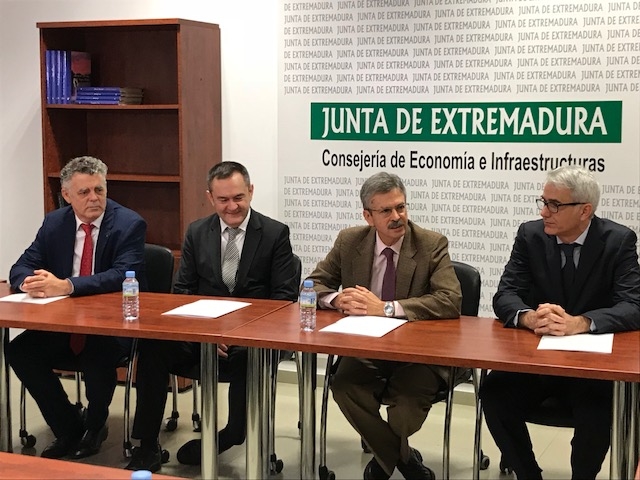 La Junta de Extremadura firma un convenio con Red.es para impulsar la impresión 3D en el sector sanitario