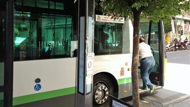 Los usuarios del autobús urbano suben un 1,3% en noviembre en Extremadura, hasta los 1,06 millones