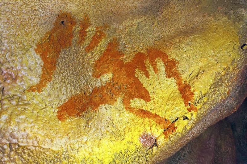 Un estudio de Science sitúa en la Cueva de Maltravieso las pinturas rupestres más antiguas del mundo