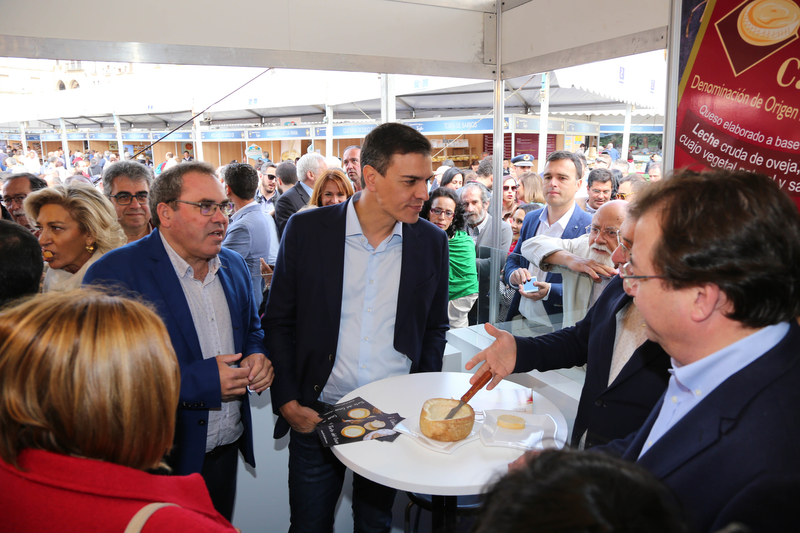 Pedro Sánchez participa en la inauguración de la Feria Nacional del Queso de Trujillo