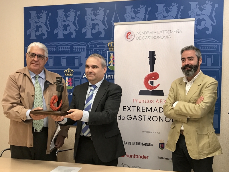 La Academia de Gastronomía de Extremadura premia la ''difusión'' y ''profesionalidad'' de la cocina regional