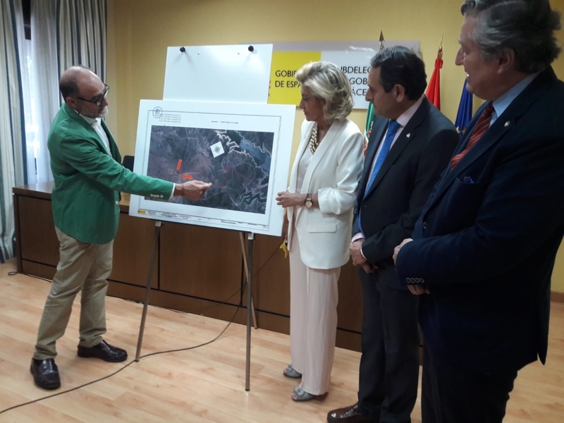 Herrera destaca la colaboración entre administraciones en la firma de cesión del tramo de la antigua N630 aGarrovila