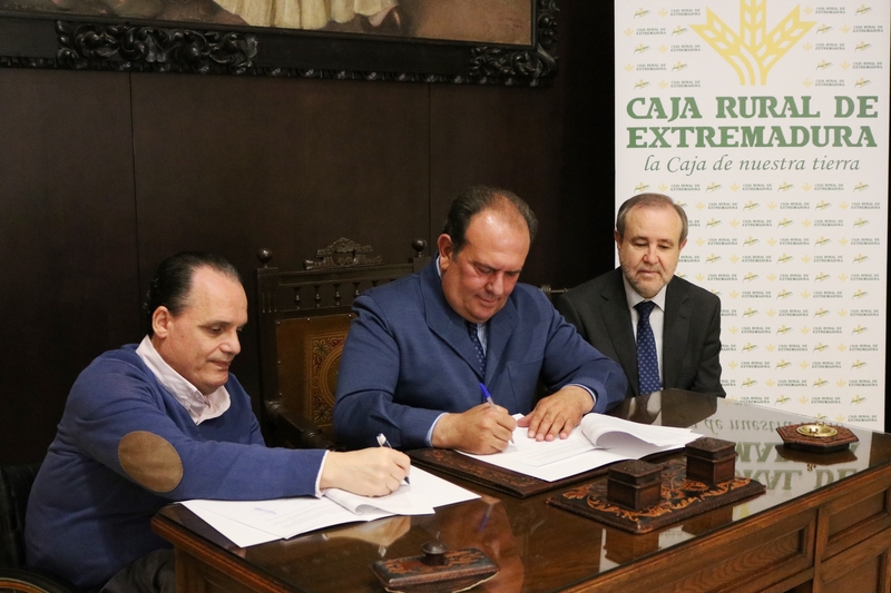 Caja Rural de Extremadura colabora con la Fundación Primera Fila