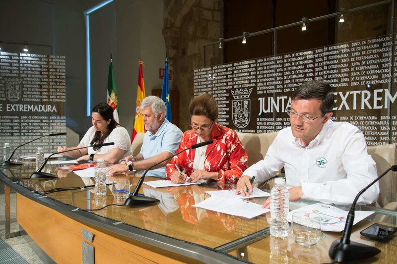 Junta de Extremadura y sindicatos firman un acuerdo sobre flexibilización de la jornada laboral
