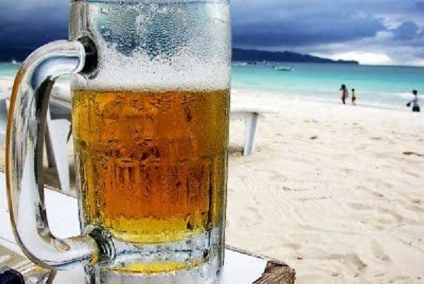 Los extremeños identifican su verano ideal con cerveza, tapas y playa