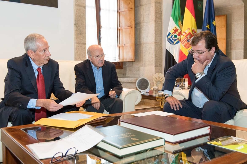 El presidente de la Junta solicitará al Papa Francisco la integración de Guadalupe en la Provincia Eclesiástica de Extremadura