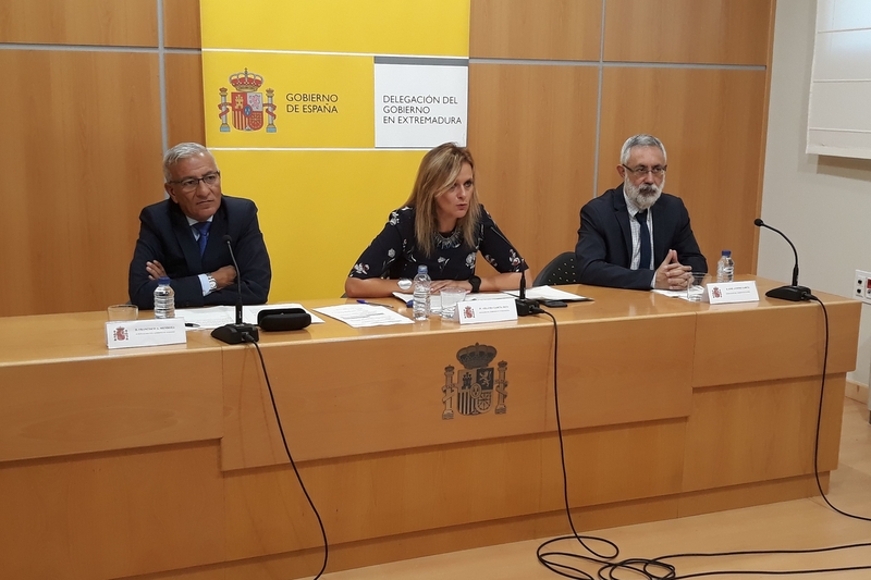 García-Seco destaca que la incorporación de la UME a la gestión del camalote demuestra que el Gobierno se ha tomado ''muy en serio'' el problema