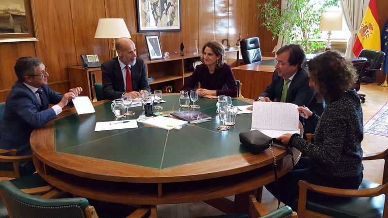Vara aborda con la ministra para la Transición Ecológica la futura planificación energética de Extremadura