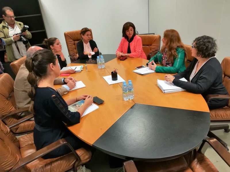 La vicepresidenta de la Junta se reúne con el grupo Podemos para negociar los presupuestos de la comunidad