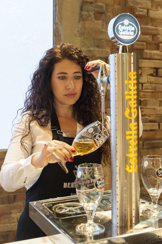 Estrella Galicia busca al Mejor Tirador de Cerveza entre los hosteleros de Extremadura