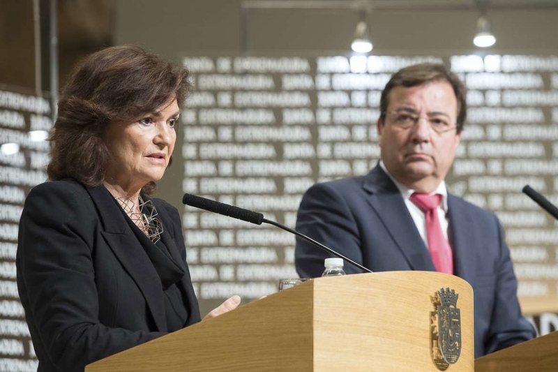 La vicepresidenta Carmen Calvo afirma que los problemas de Extremadura son también del Gobierno de España
