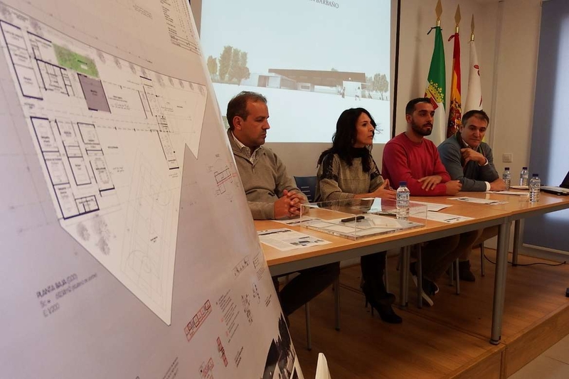 Esther Gutiérrez presenta el nuevo colegio de Barbaño, que será altamente eficiente