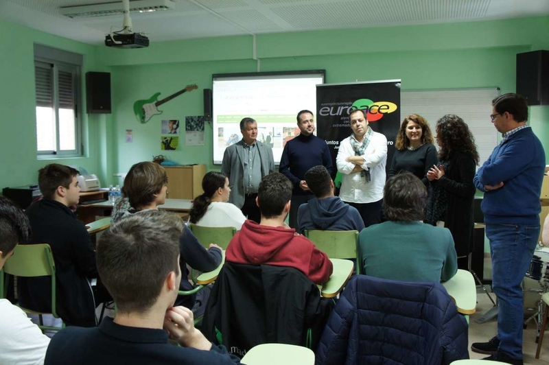 Jóvenes de centros educativos de la Euroace trabajan con contenidos en castellano y portugués en el proyecto 'Periodismo bilingüe'
