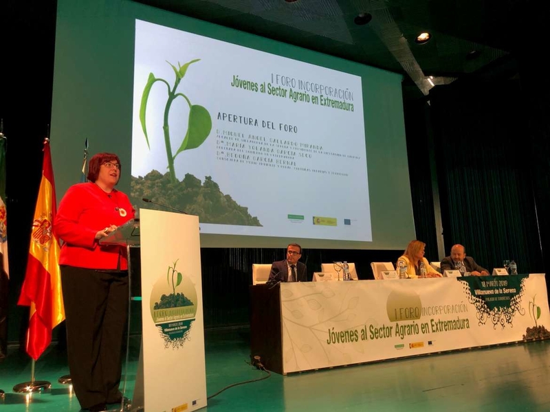 Begoña García resalta la importancia del relevo generacional del sector agroindustrial como motor de la economía extremeña