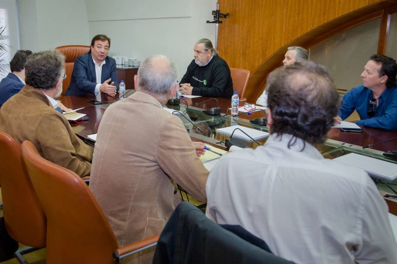 Fernández Vara traslada al comité de empresa de la CNA su compromiso con la actividad de la central hasta que no haya una alternativa para la comarca 