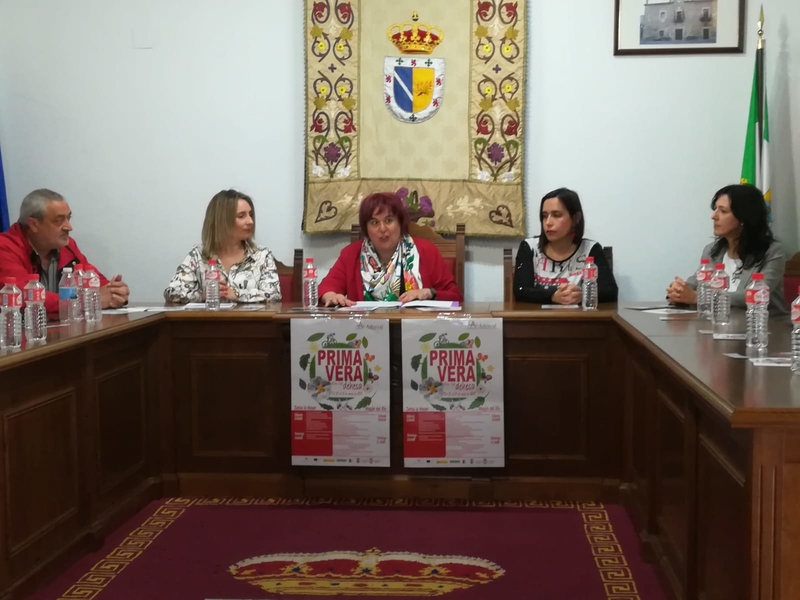 Begoña García asiste a los actos de la Primavera de la dehesa en Zarza la Mayor