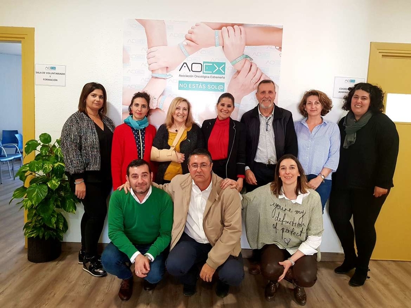 Gil Rosiña destaca el encomiable trabajo de la AOEX en beneficio de los pacientes de cáncer y sus familiares