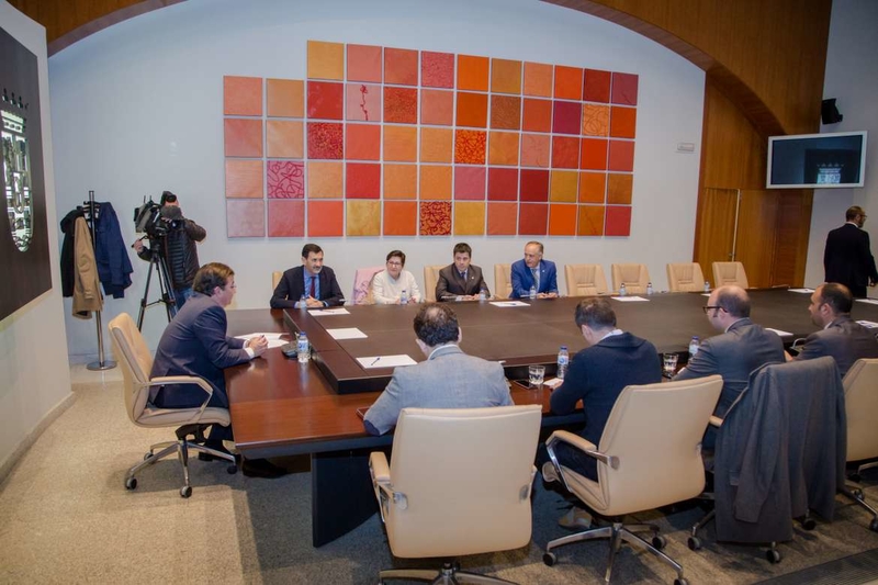 Vara recibe a los colegios de ingenieros agrupados en la Mesa de Ingeniería de Extremadura