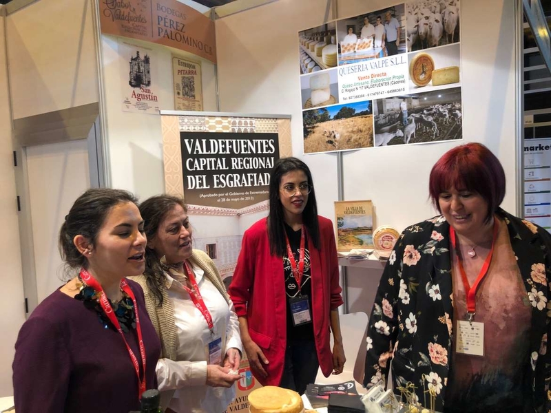 Begoña García visita a las empresas extremeñas del sector agroalimentario presentes en el Salón Gourmets 2019 de Madrid