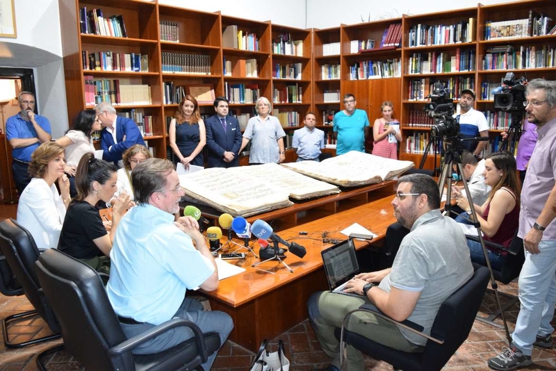 La consejera de Cultura subraya que la recuperación de la Biblioteca de Yuste contribuye a enriquecer el patrimonio bibliográfico de Extremadura