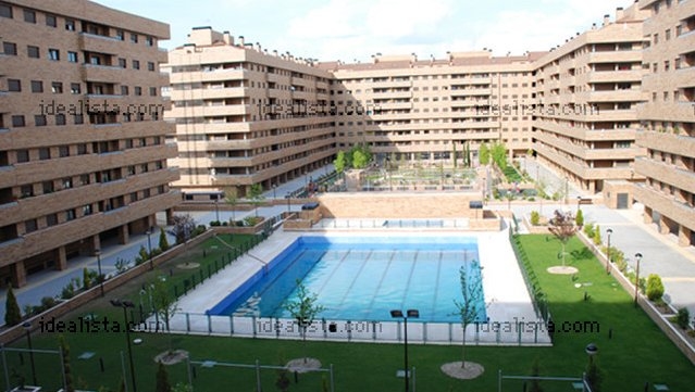 Los pisos con piscina son un 60% más caros en Extremadura