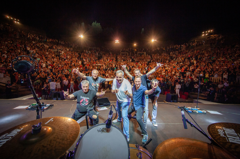Hombres G vibra con un entregado Teatro Romano en el inicio del Stone & Music Festival 2019
