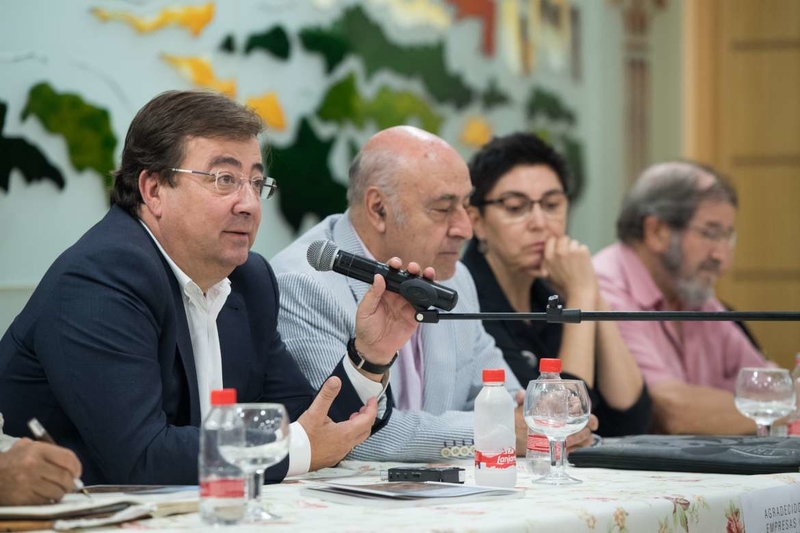 La Junta de Extremadura nunca ha pagado una entrevista al presidente Fernández Vara