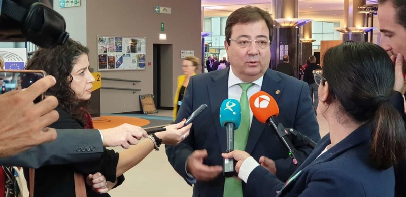 Fernández Vara reclama en Bruselas los fondos necesarios para las infraestructuras sanitarias de la región