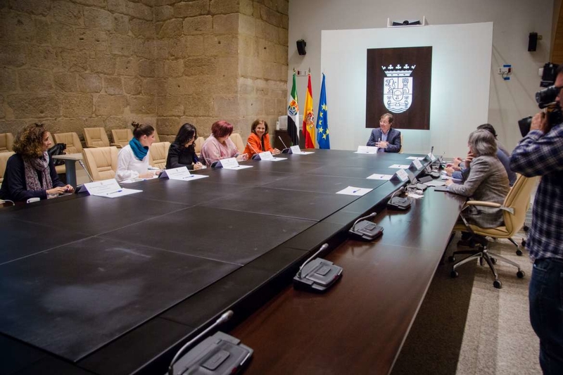 El Consejo de Gobierno autoriza la contratación del servicio de mediación familiar en Badajoz, Cáceres y Plasencia