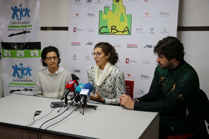La directora de la Fundación Jóvenes y Deporte presenta el II Torneo Internacional de Extremadura de Baloncesto Femenino