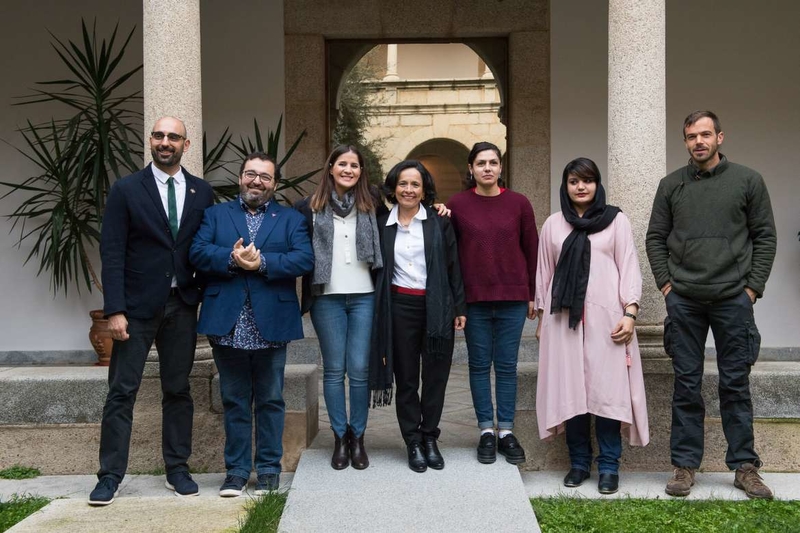 La consejera de Igualdad y portavoz de la Junta recibe en la sede de Presidencia a los galardonados con los premios 'Extremadura Global' 2019